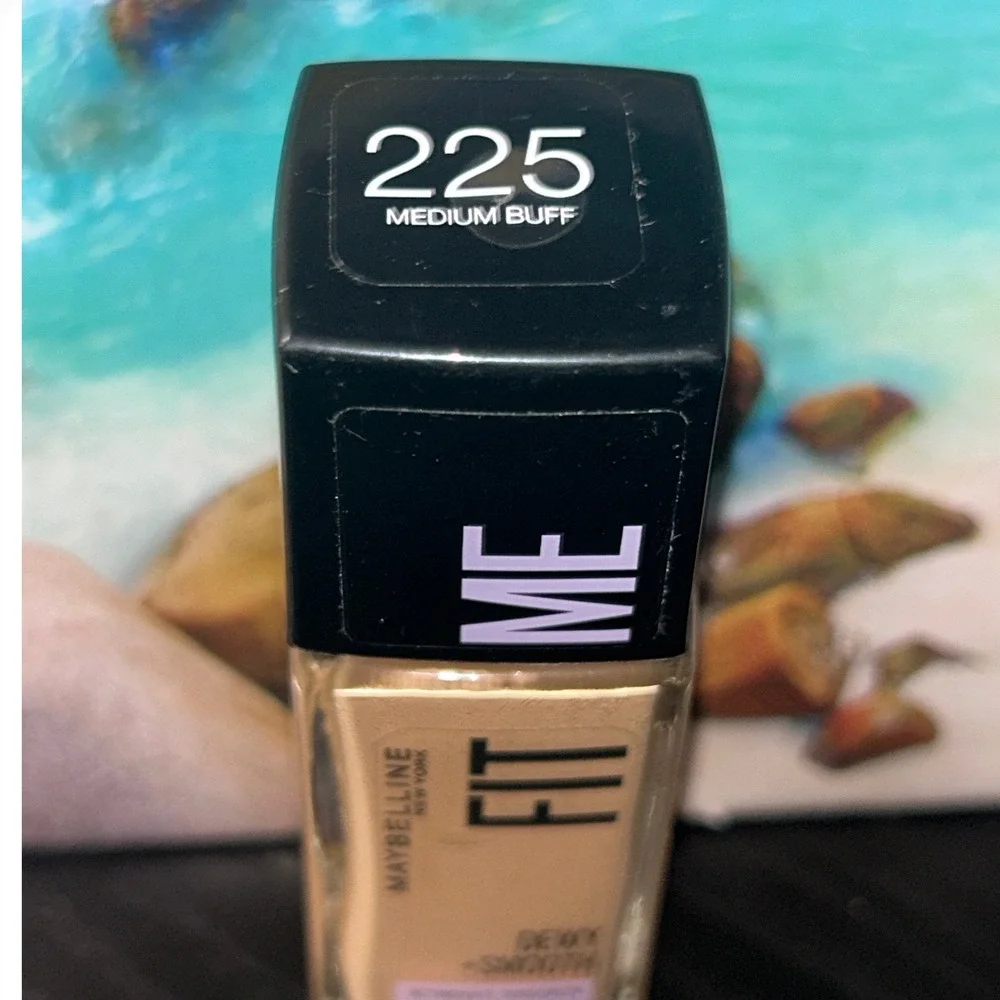 Maybelline Fit Me Dewy + Smooth Foundation 225 Medium Buff SPF‎ 18 1oz NEW
